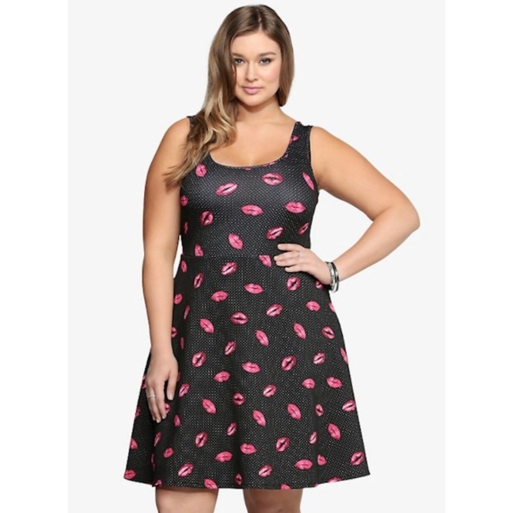 Torrid 3 Plus Sz Skater Dress Pink Kiss Lips Print Sleeveless Fit Flare 3x 22 24